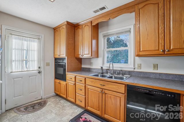 511 Oak Grove Road, Flat Rock, NC 28731