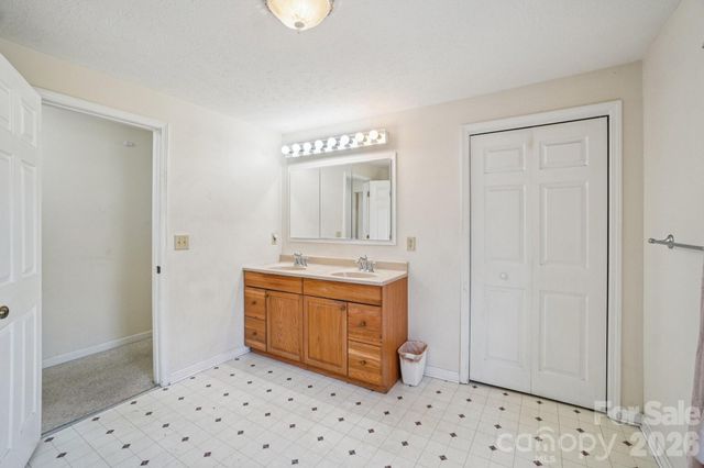 511 Oak Grove Road, Flat Rock, NC 28731