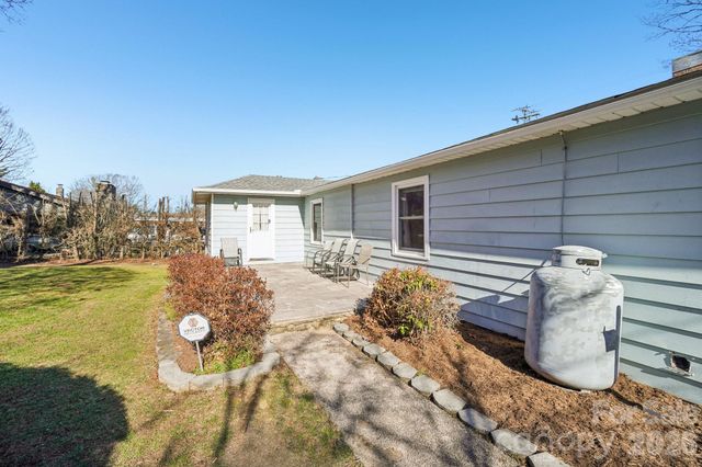 511 Oak Grove Road, Flat Rock, NC 28731