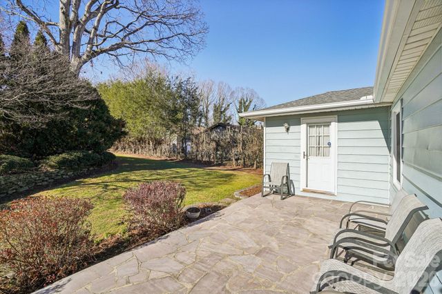 511 Oak Grove Road, Flat Rock, NC 28731