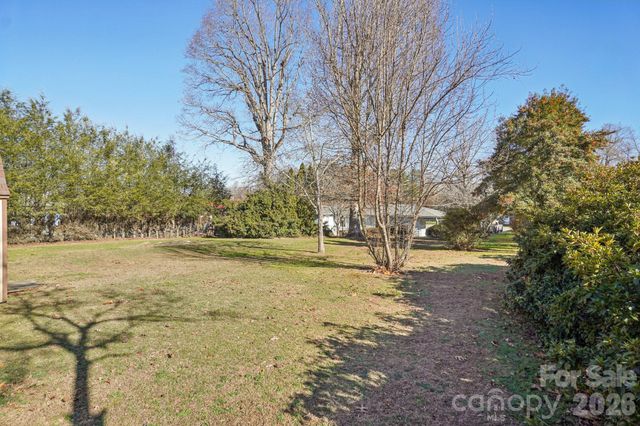 511 Oak Grove Road, Flat Rock, NC 28731