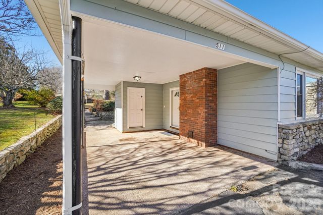 511 Oak Grove Road, Flat Rock, NC 28731