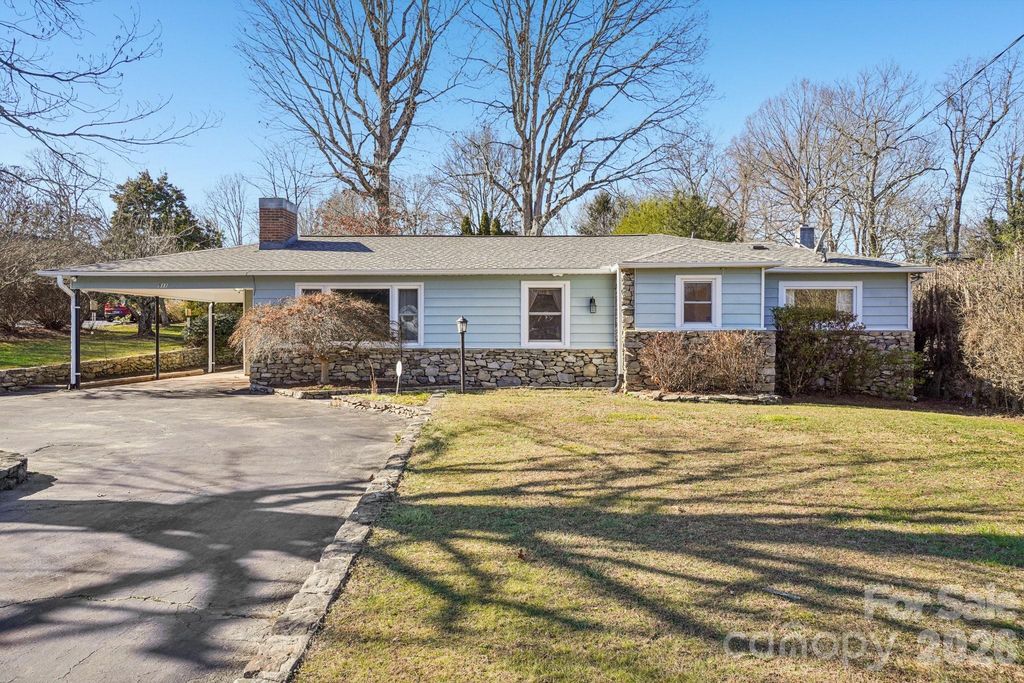 511 Oak Grove Road, Flat Rock, NC 28731