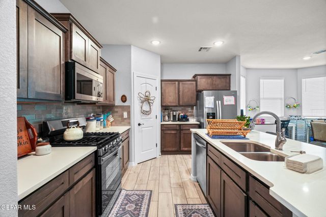 517 ISSA Circle, El Paso, TX 79932