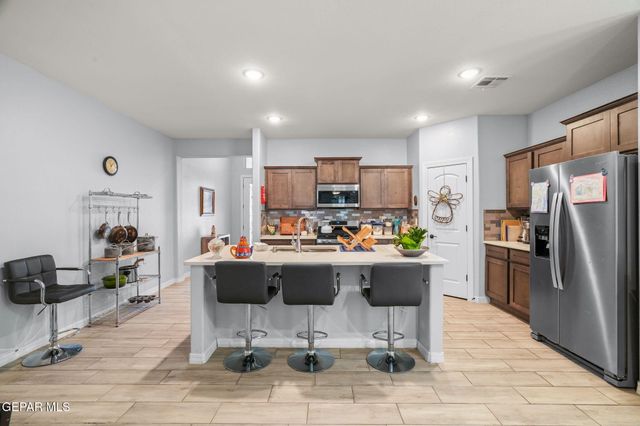 517 ISSA Circle, El Paso, TX 79932