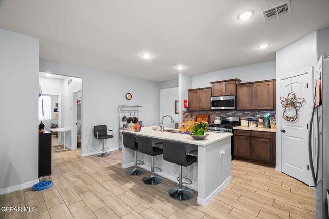 517 ISSA Circle, El Paso, TX 79932