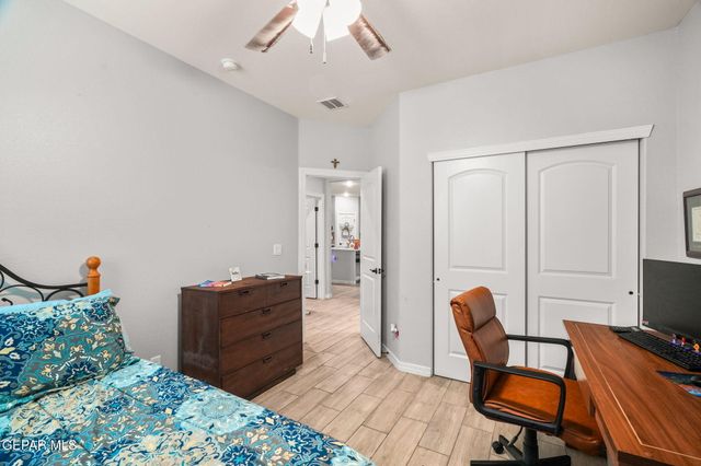 517 ISSA Circle, El Paso, TX 79932