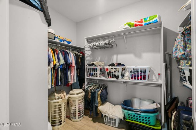 517 ISSA Circle, El Paso, TX 79932