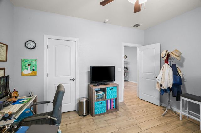 517 ISSA Circle, El Paso, TX 79932