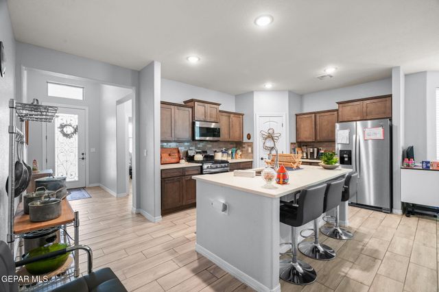 517 ISSA Circle, El Paso, TX 79932