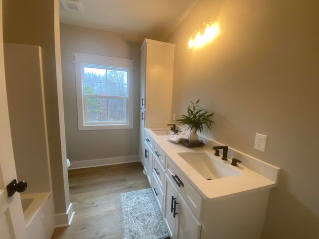 109 GRAND DR, Michie, TN 38357