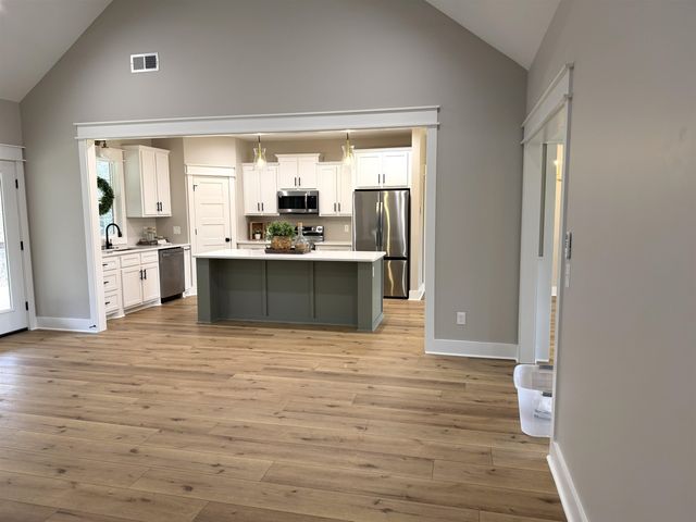 109 GRAND DR, Michie, TN 38357