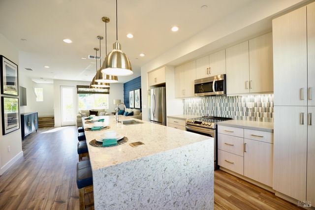 106 Rockview Rd, Novato, CA 94949