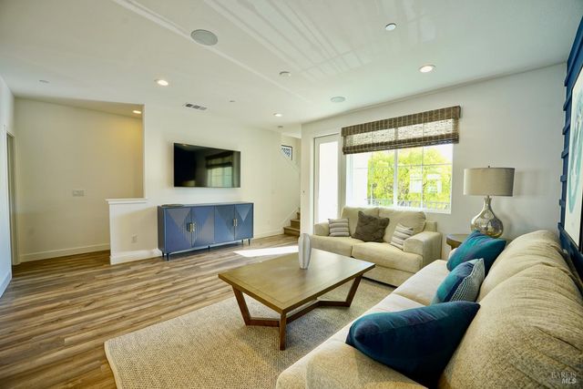106 Rockview Rd, Novato, CA 94949