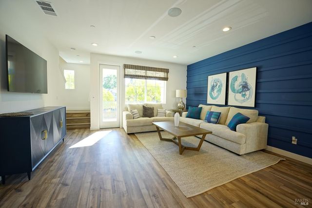 106 Rockview Rd, Novato, CA 94949