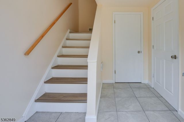145 SO Arlington C, East Orange City, NJ 07018