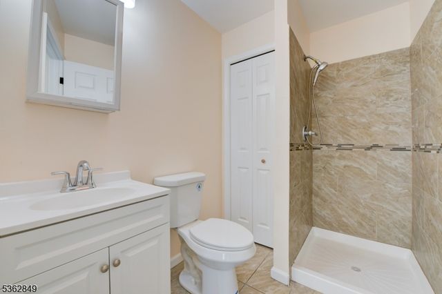 145 SO Arlington C, East Orange City, NJ 07018