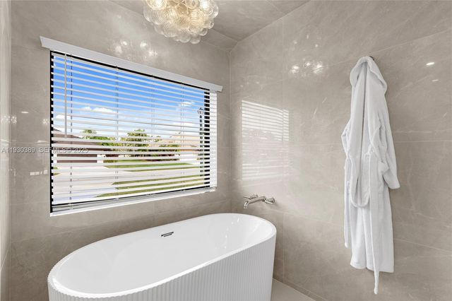 11127 Boca Woods Ln, Boca Raton, FL 33428