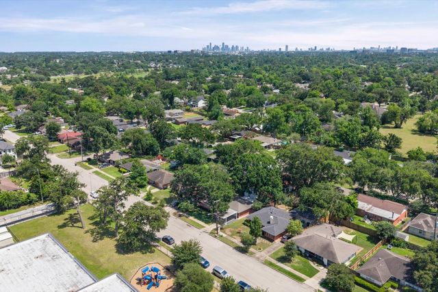 4717 Chrystell Lane, Houston, TX 77092