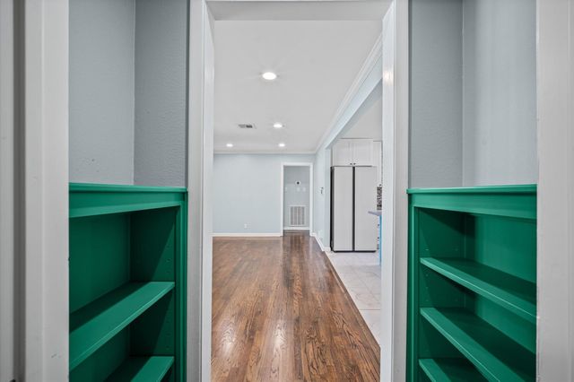 4717 Chrystell Lane, Houston, TX 77092