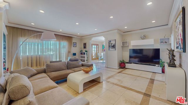 1228 N La Cienega Boulevard 304, West Hollywood, CA 90069