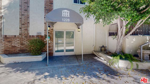 1228 N La Cienega Boulevard 304, West Hollywood, CA 90069