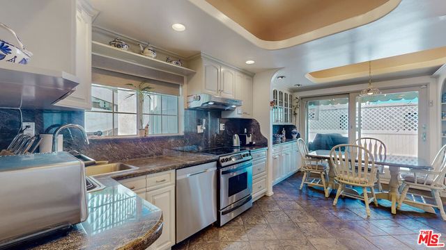 1228 N La Cienega Boulevard 304, West Hollywood, CA 90069