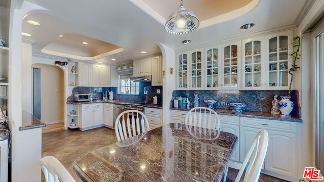 1228 N La Cienega Boulevard 304, West Hollywood, CA 90069