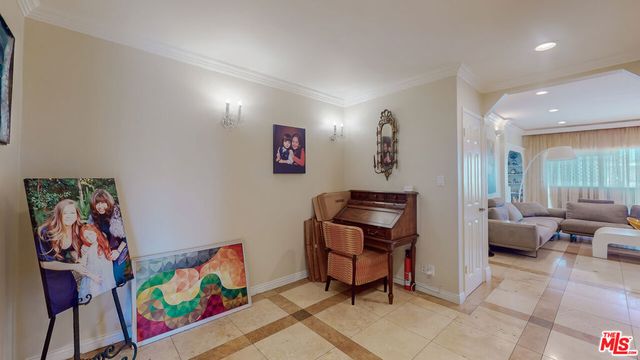 1228 N La Cienega Boulevard 304, West Hollywood, CA 90069