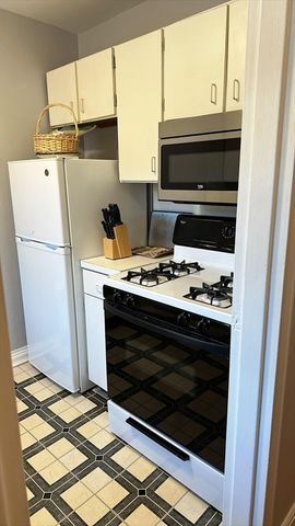 75 Strathmore Rd 6, Boston, MA 02135
