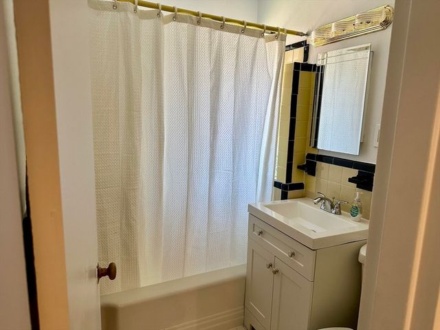 75 Strathmore Rd 6, Boston, MA 02135