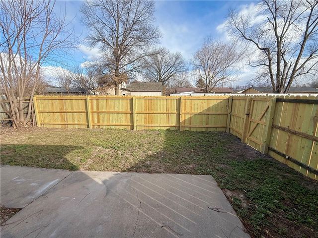 909 Durham Place B, Bentonville, AR 72712