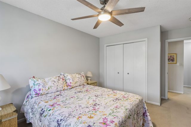 1035 68th Street 6, West Des Moines, IA 50266