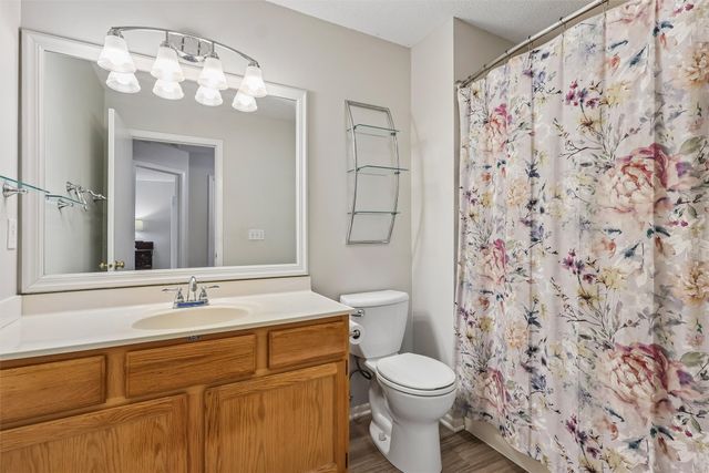 1035 68th Street 6, West Des Moines, IA 50266