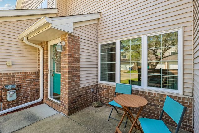 1035 68th Street 6, West Des Moines, IA 50266