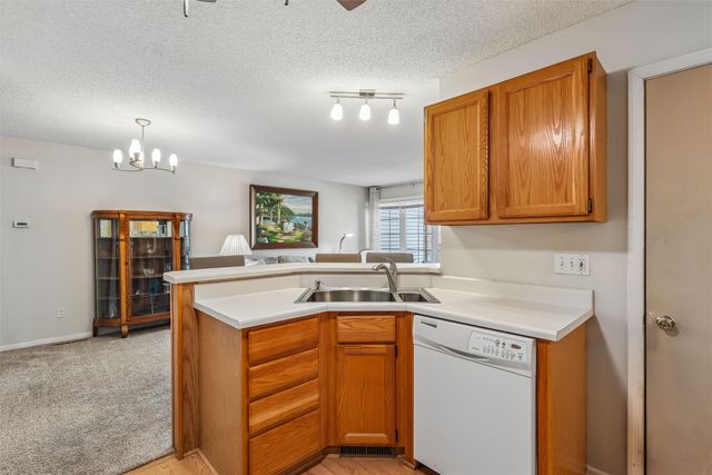 1035 68th Street 6, West Des Moines, IA 50266