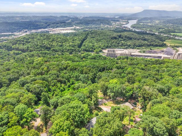 1059 Balmoral Drive, Signal Mountain, TN 37377
