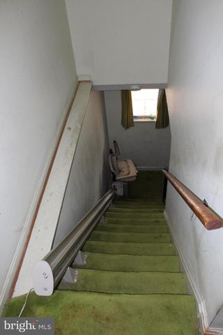 6815 ROLLING RD, Springfield, VA 22152