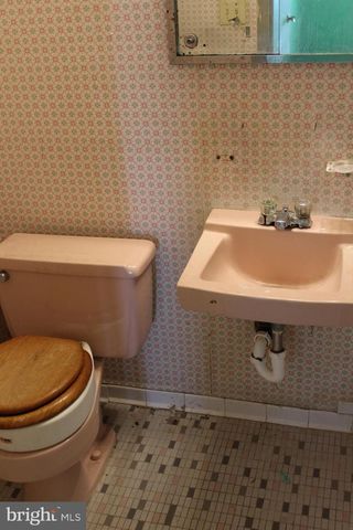 6815 ROLLING RD, Springfield, VA 22152