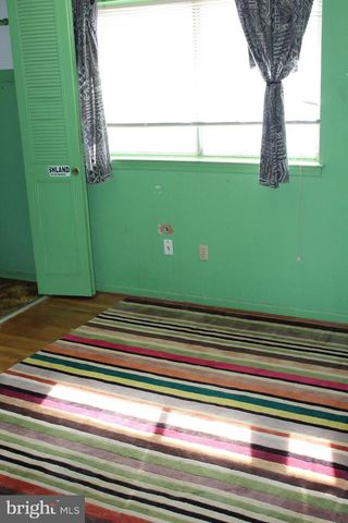 6815 ROLLING RD, Springfield, VA 22152