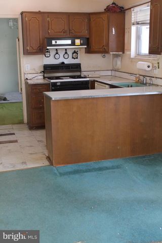 6815 ROLLING RD, Springfield, VA 22152