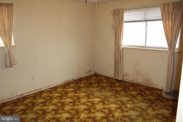 6815 ROLLING RD, Springfield, VA 22152