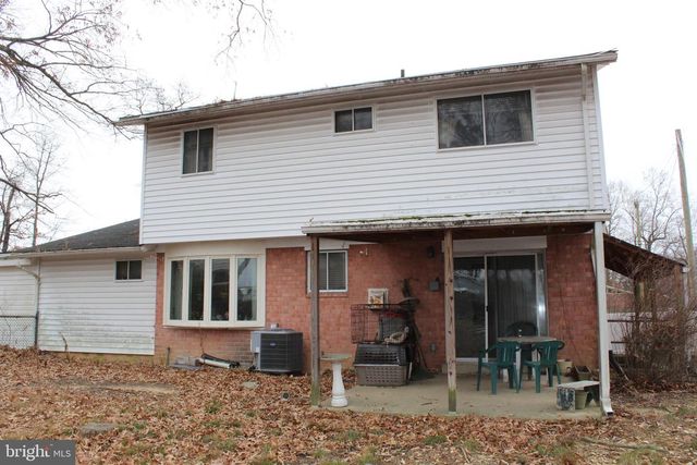 6815 ROLLING RD, Springfield, VA 22152