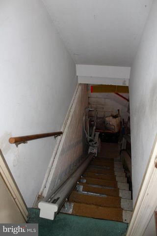 6815 ROLLING RD, Springfield, VA 22152