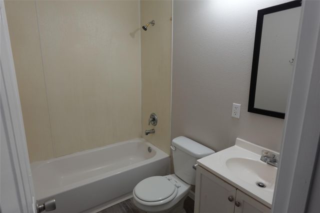 7806 Beckley Street B, Houston, TX 77088