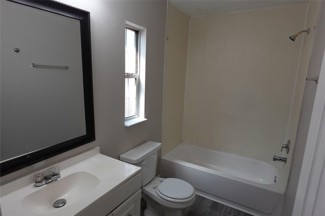 7806 Beckley Street B, Houston, TX 77088