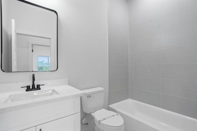 9725 Kerr Street B, Houston, TX 77029