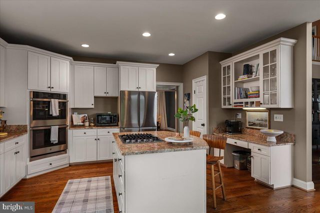 18290 TURNBERRY DR, Round Hill, VA 20141