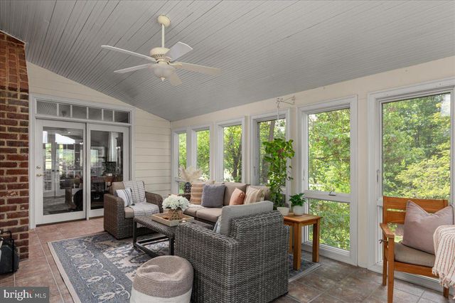 18290 TURNBERRY DR, Round Hill, VA 20141