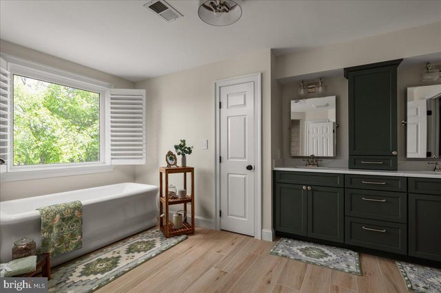 18290 TURNBERRY DR, Round Hill, VA 20141